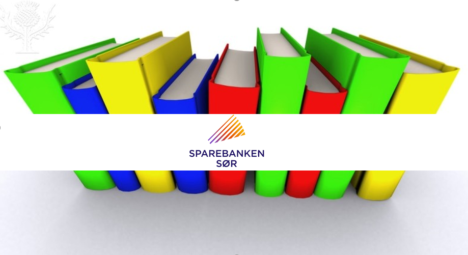 Foto av bokrygger i sterke farger, med logoen til Sparebanken Sør limt på utsiden